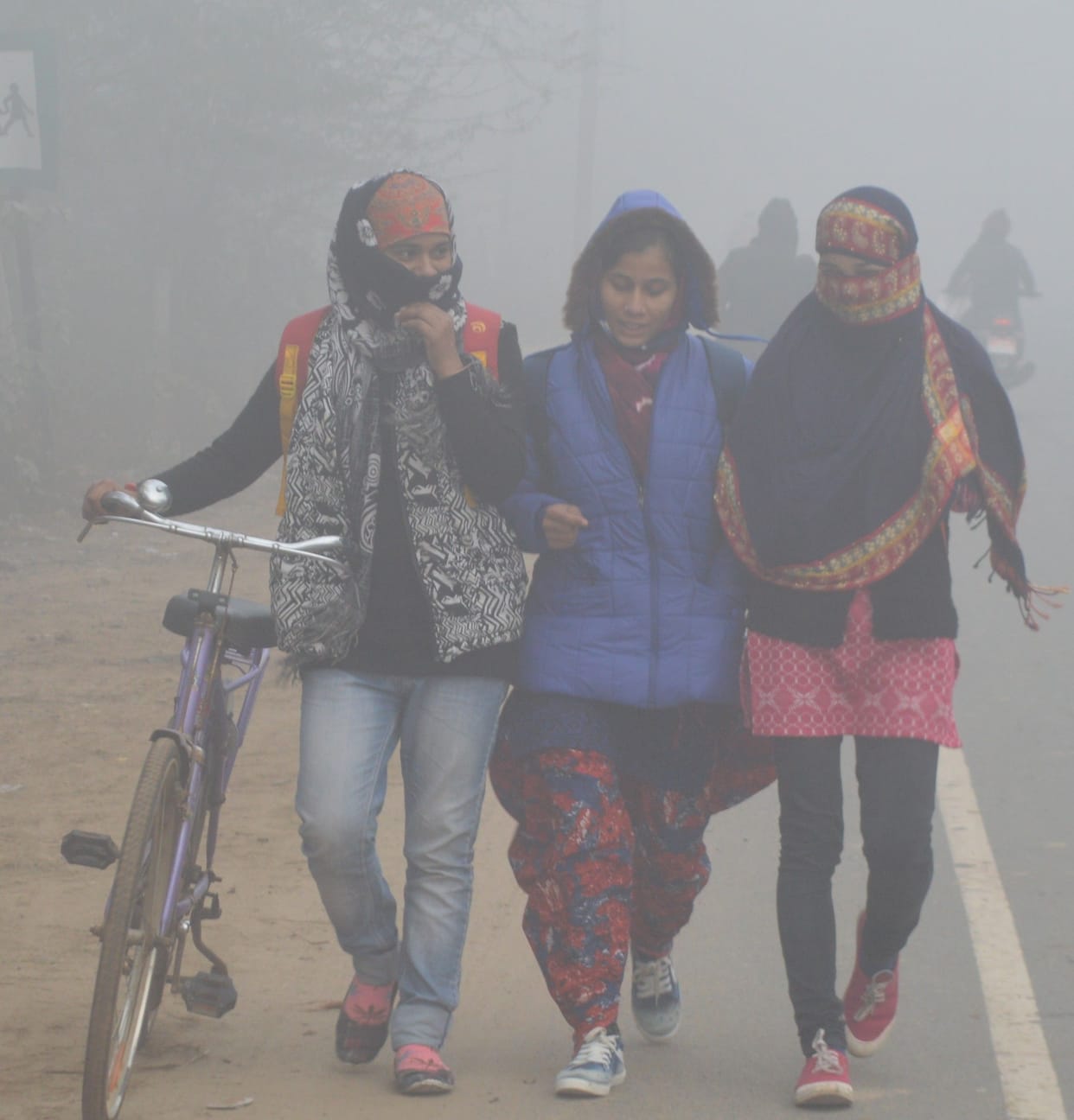 Hathras: Two dead including one old woman due to cold