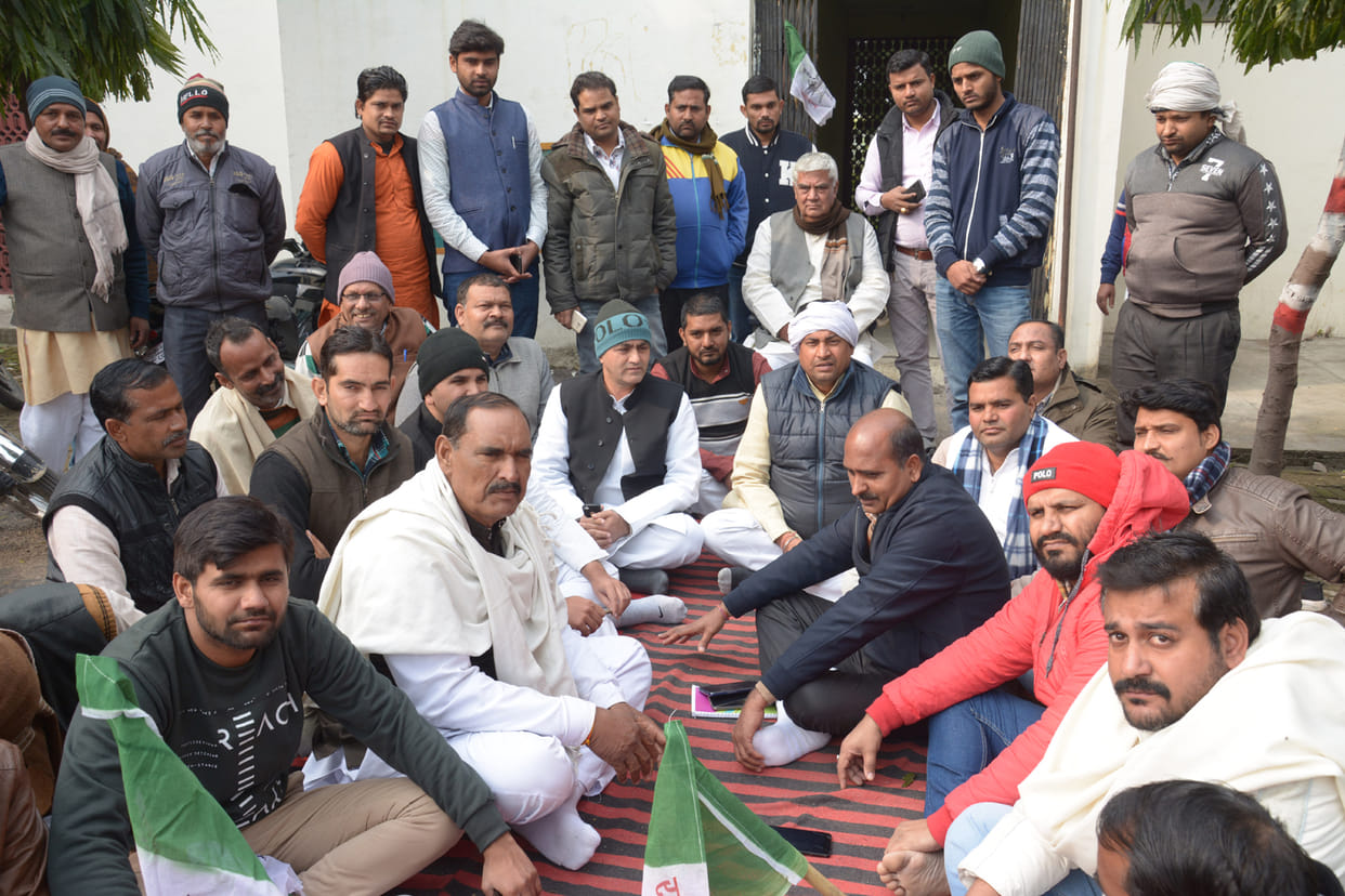 Muzaffarnagar News: RLD surrounds DCO