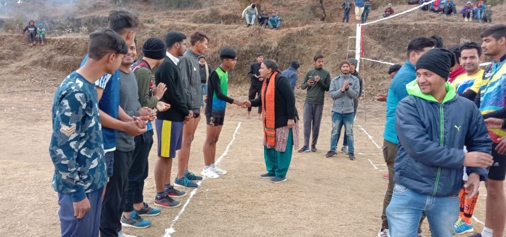 Naini volleyball competition won by team of khniya