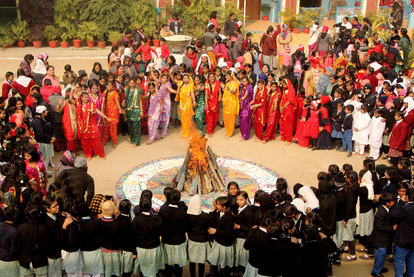 Lohri 2020 celebration panjabi song in varanasi