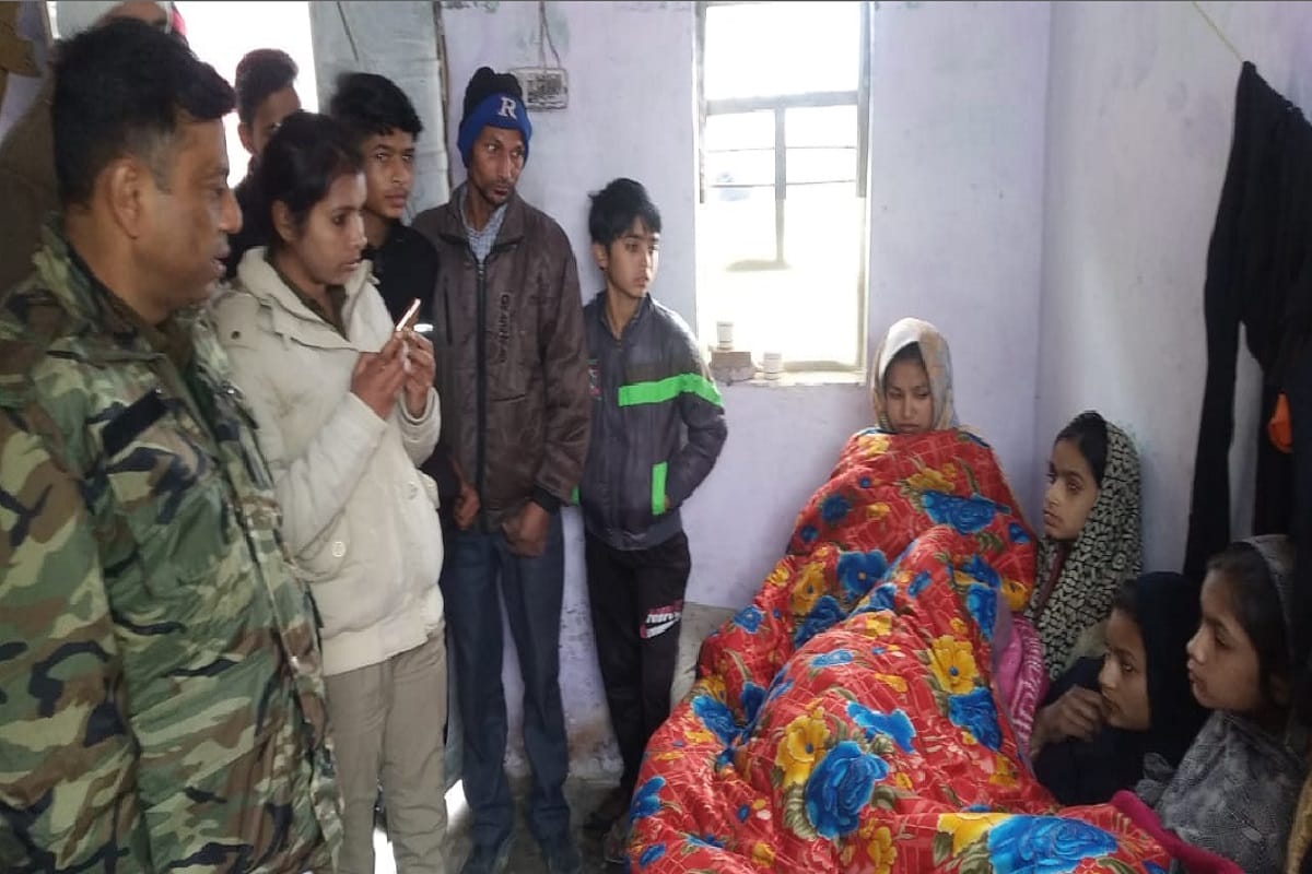 The accused has fire in a house and three injured including woman at Meerut