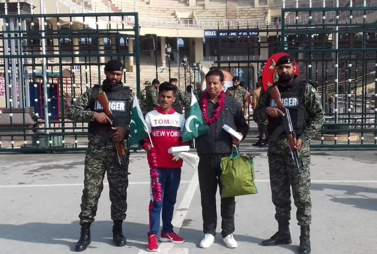 India released two Pakistani nationals who had served their sentences