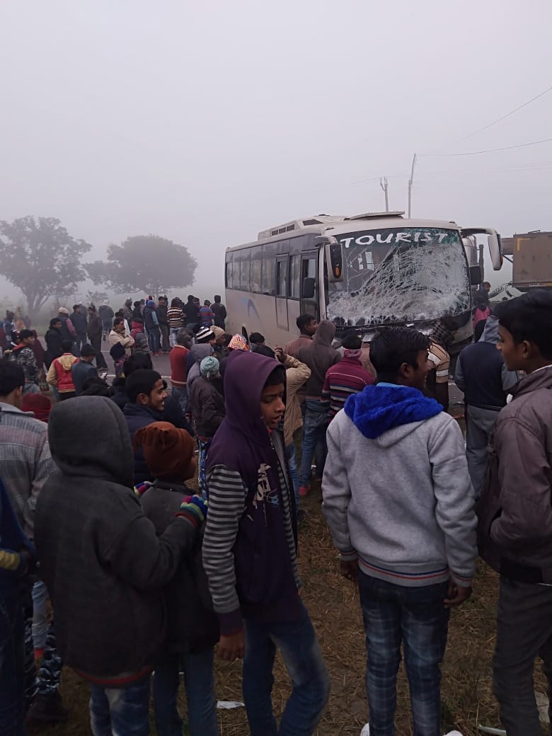 19 injured in collision between tourist bus and container at maharajganj district