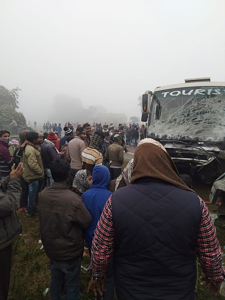 19 injured in collision between tourist bus and container at maharajganj district