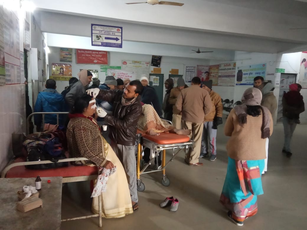 19 injured in collision between tourist bus and container at maharajganj district