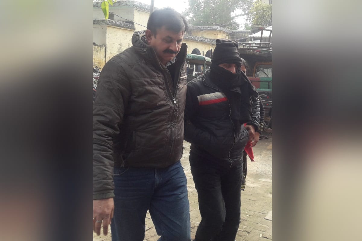 A officer arrested with six thousand bribe in Shamli district of Uttar Pradesh