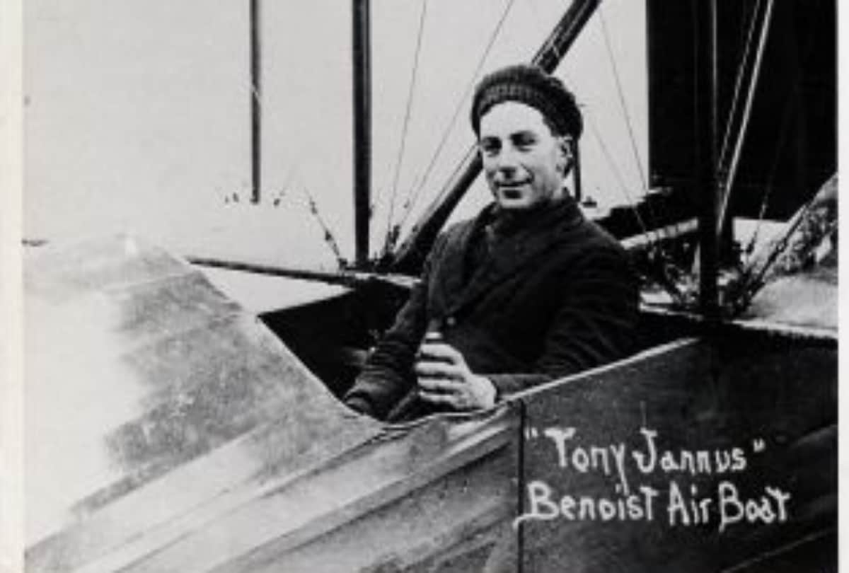 Airplane History World first commercial passenger flight journey year, first flight pilot fare