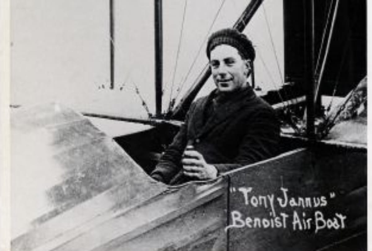 worlds first passenger plane history know all about it first journey pilot and who purchase first ticket