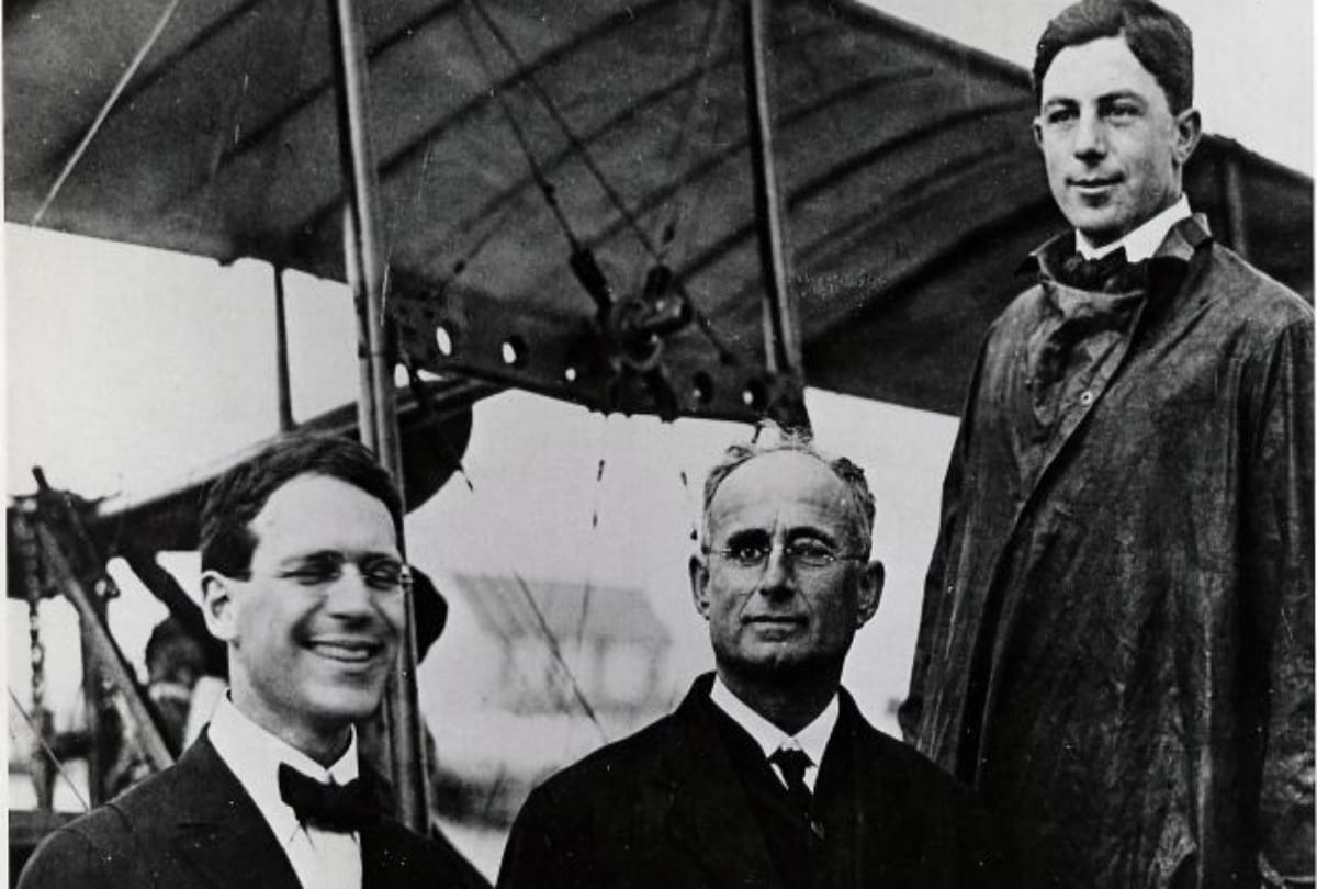 Airplane History World first commercial passenger flight journey year, first flight pilot fare