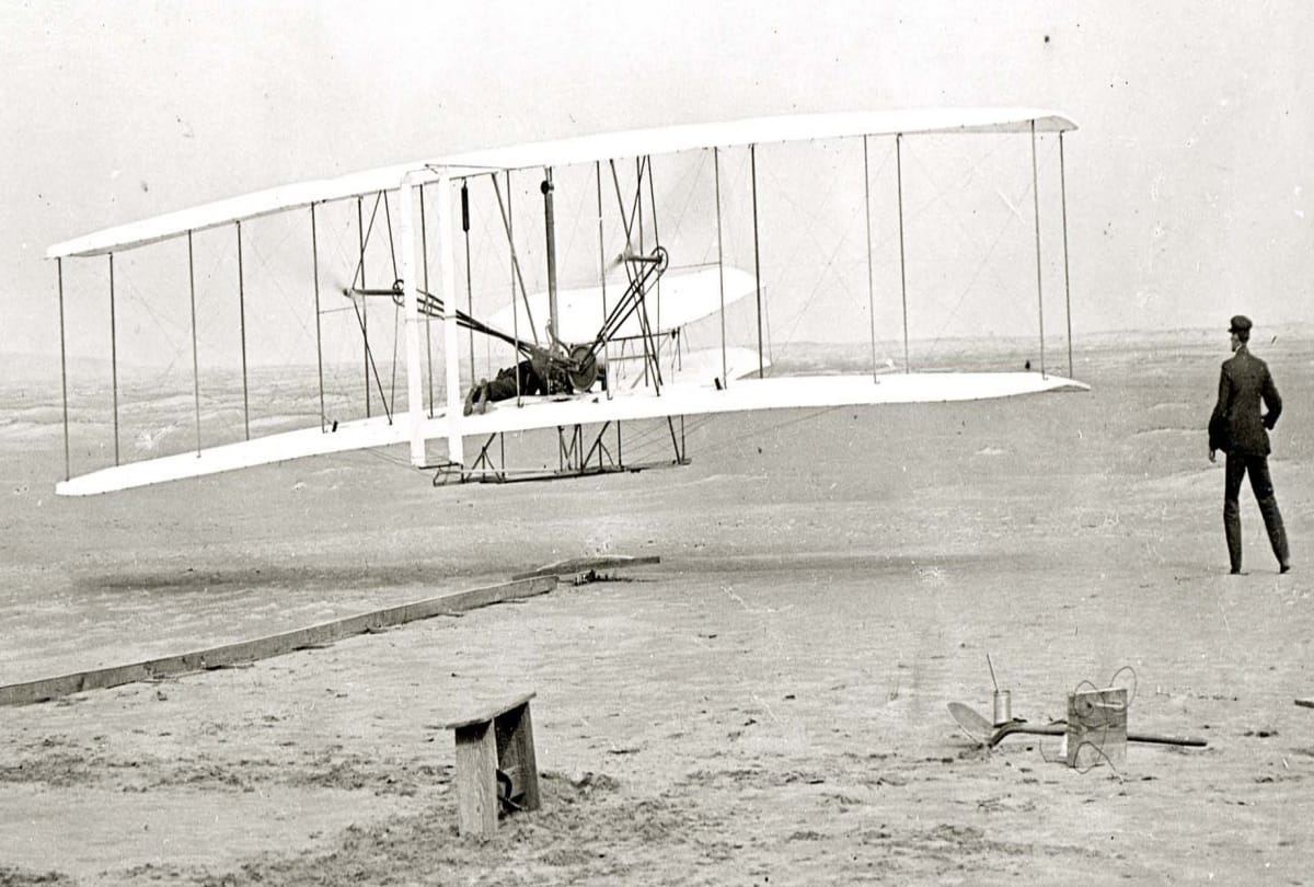 worlds first passenger plane history know all about it first journey pilot and who purchase first ticket
