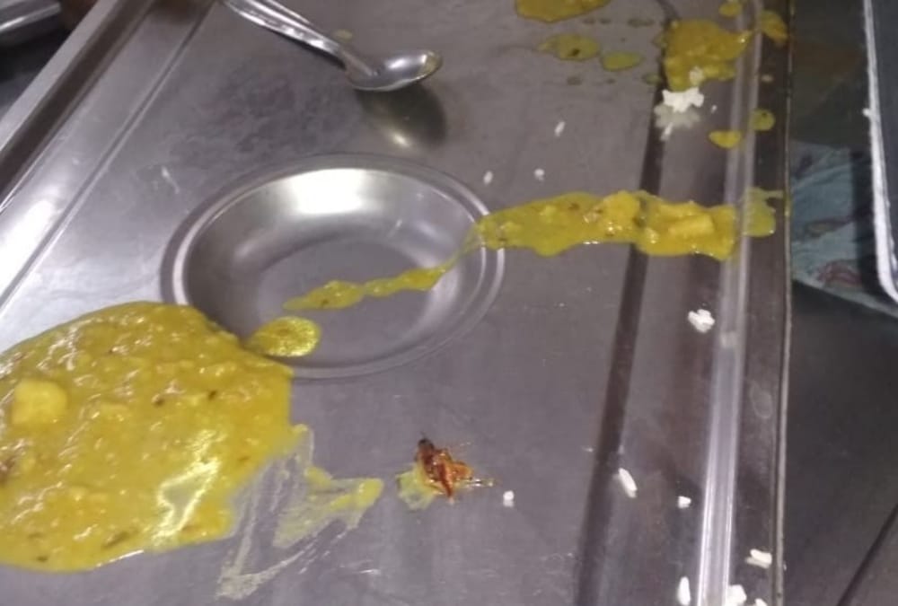 worm found in food of mess of lucknow university