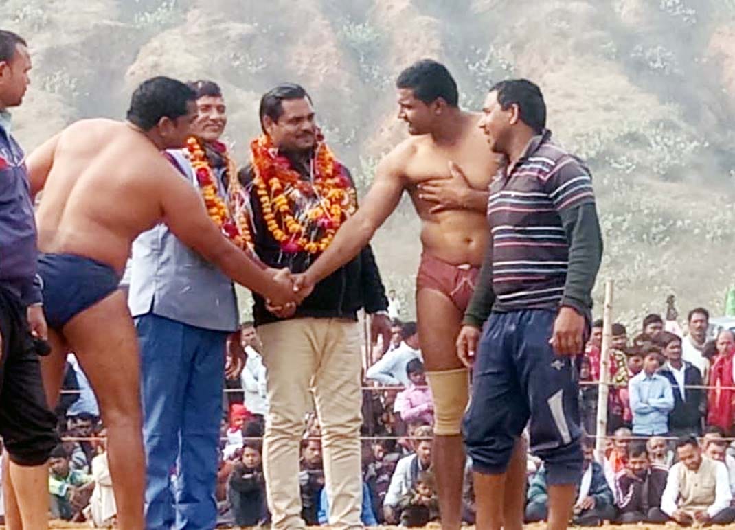 Chitrakoot: Wrestlers showed bets in Dangal