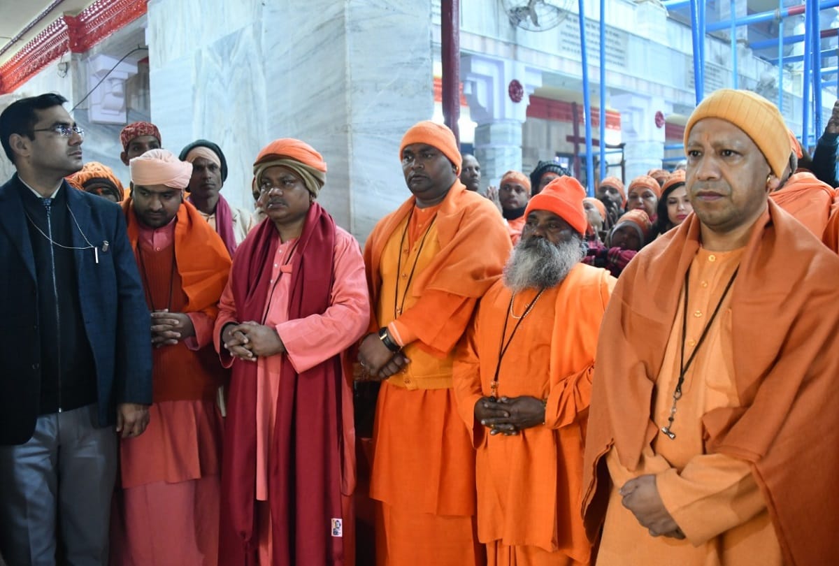 yogi adityanath starts khichdi mela, khichdi mela live at gorakhnath mandir, khichdi mela updates