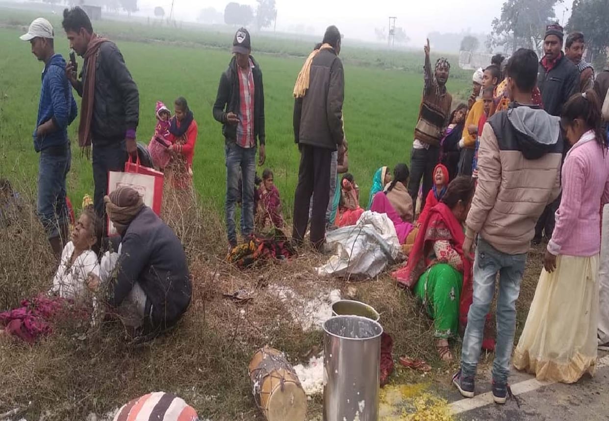 Road accident in Kannauj, ten women injured