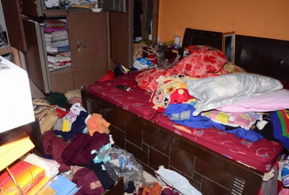 Dehradun: Thieves Broke lock to house and steals jewelry and cash