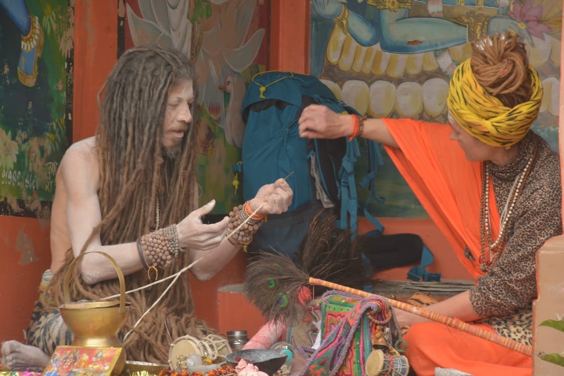 Devotees saluted Lord Bhaskar by bathing in the Ganges, a huge crowd in the temples