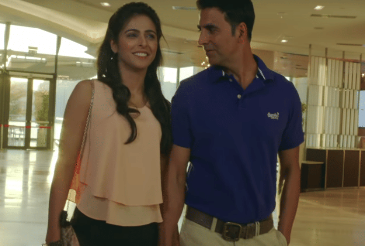 bigg boss 13 madhurima tuli romance with akshay kumar in baby film video viral