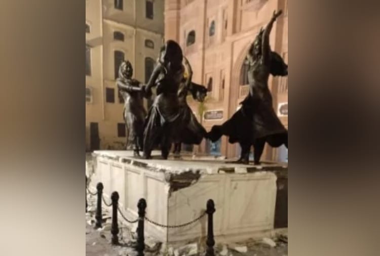 Try to damage statues at Heritage street in Amritsar