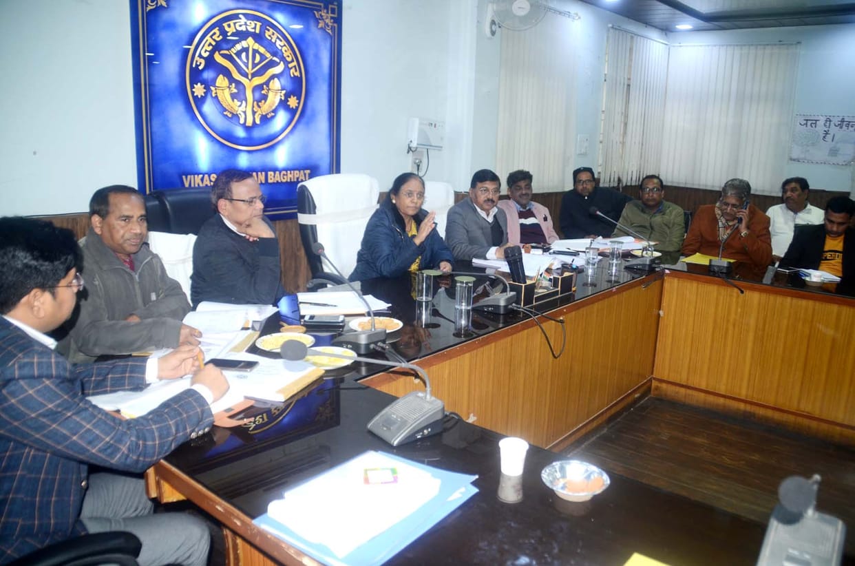 Officers will take care of negligence in implementation of schemes: DM