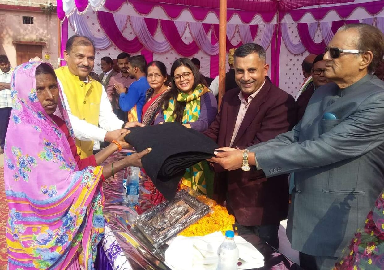 DM divided blankets in Ghodhra village among one thousand poor