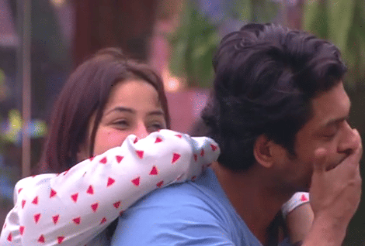 bigg boss 13 shehnaz gill kissed sidharth shukla infront of arti singh