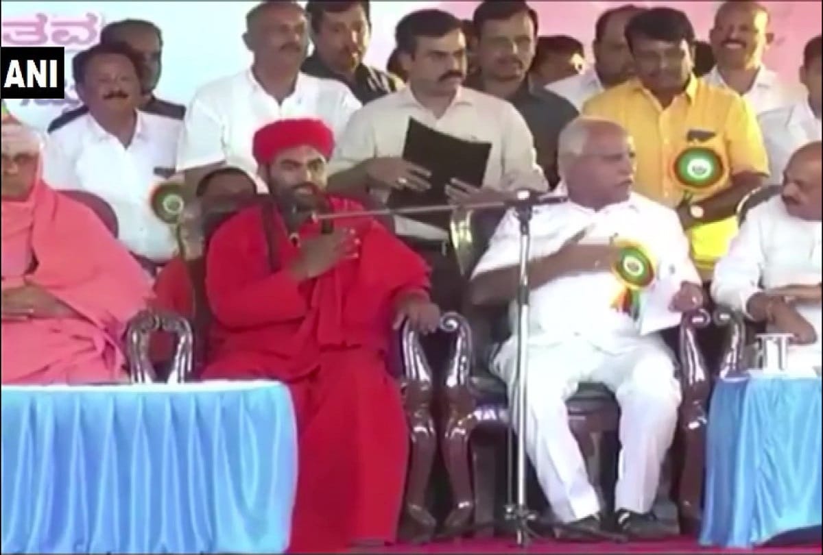 Karnataka argument between CM BS Yediyurappa and Panchamasali Mutt seer Vachananda Swami