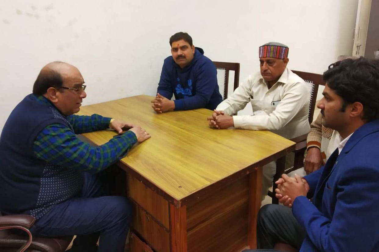 doktar ke samarthan mein utare bhaajapaee, akhilesh ke vyavahaar ko bataaya galat
