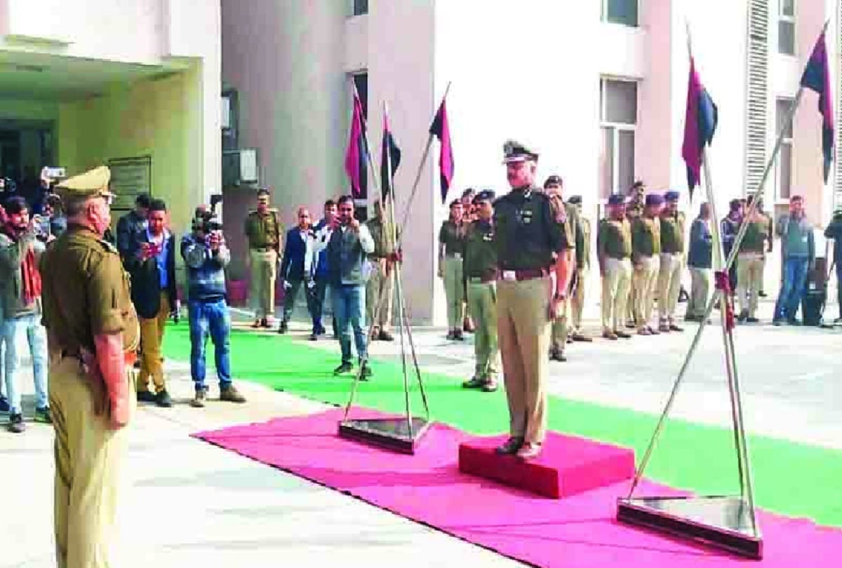 Police Commissioner Alok Singh took charge in Noida