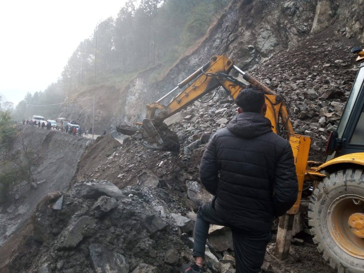 karanprayag gwaldam road blocked bur to debris