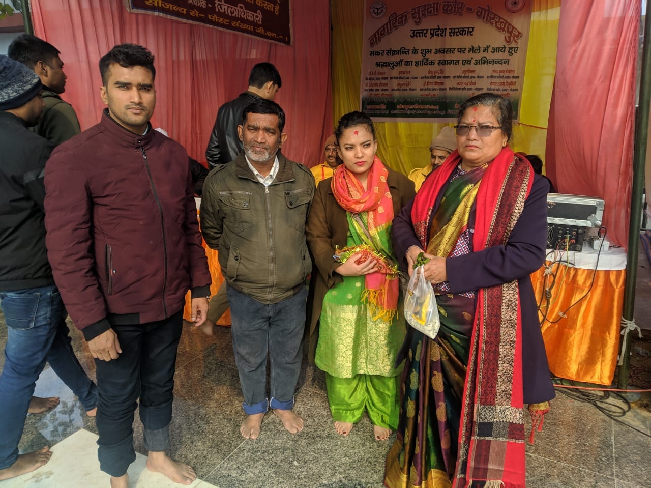 khichdi mela starts gorakhnath mandir, gorakhpur, khichdi mela live pictures, mela live updates