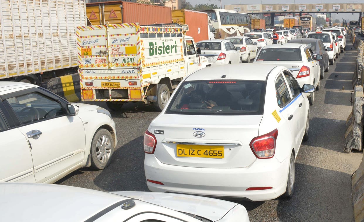 Fastag: 2 km long jam as soon as starting trial