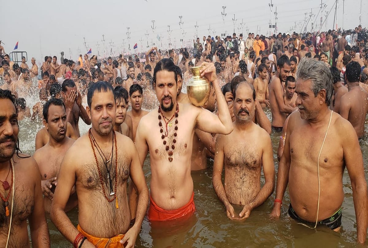 makar sankranti magh mela 2020 devotees took bath devotees ON sangam IN prayagraj