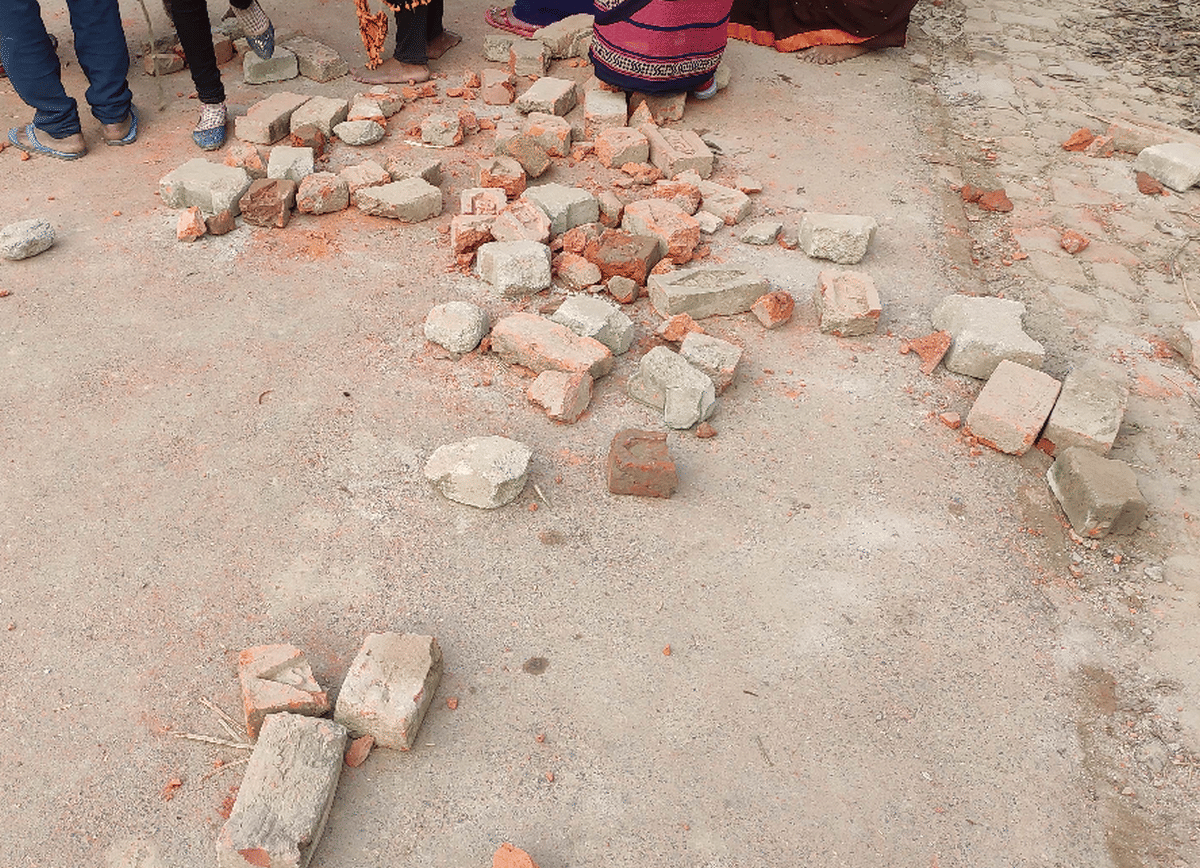 Many injured in two side clash people in sarayalkhansi mau