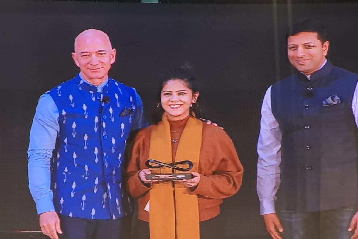 pad women tanvi johri got women entrpenuer award from amazon ceo jeff bejos in smbhav program
