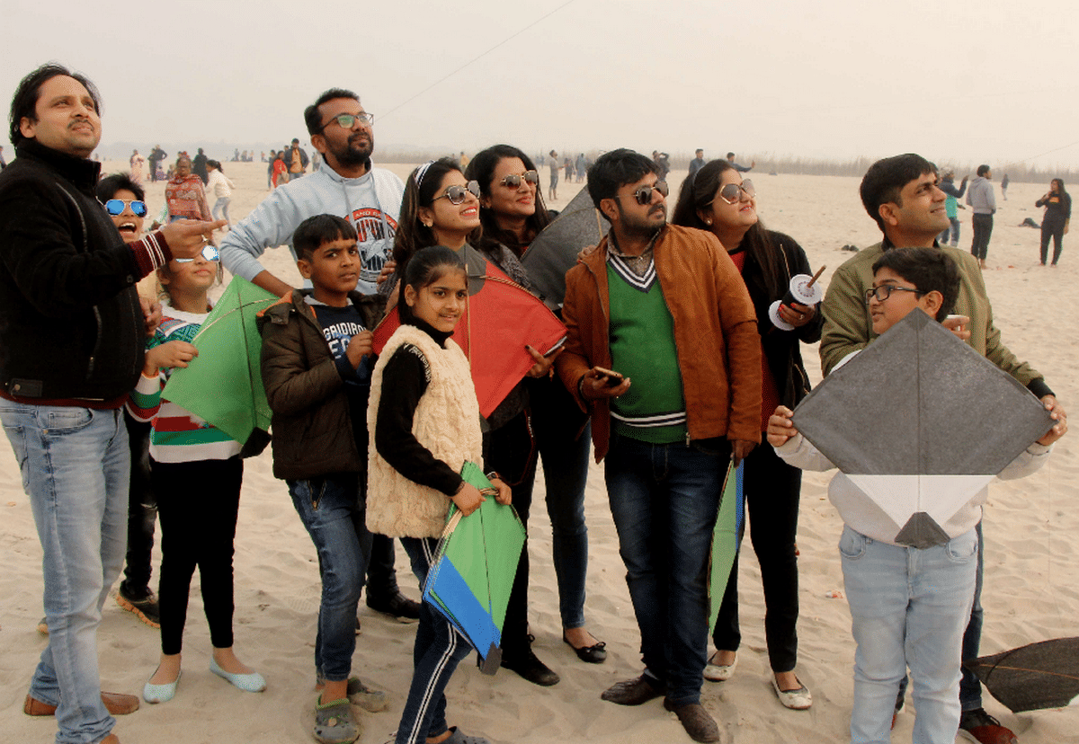 Makar sankranti kite festival picture in varanasi