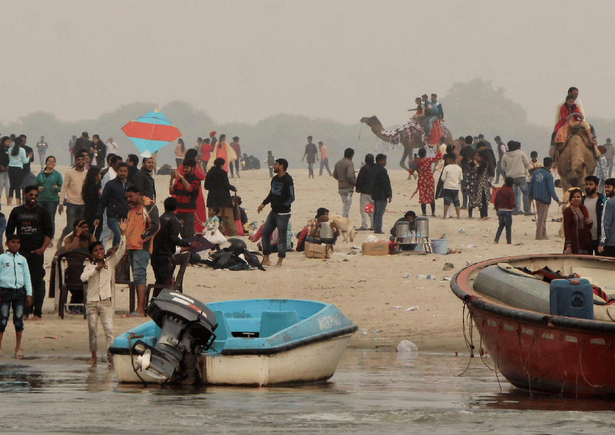 Makar sankranti kite festival picture in varanasi