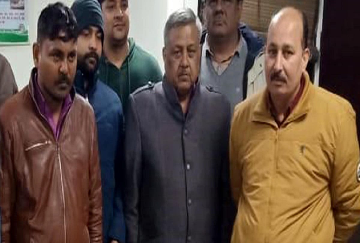 Trafficker arrested for bringing illegal weapons for use in delhi elections