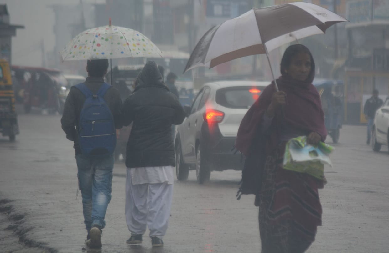 Rain increases due to cold, schools up to class eight