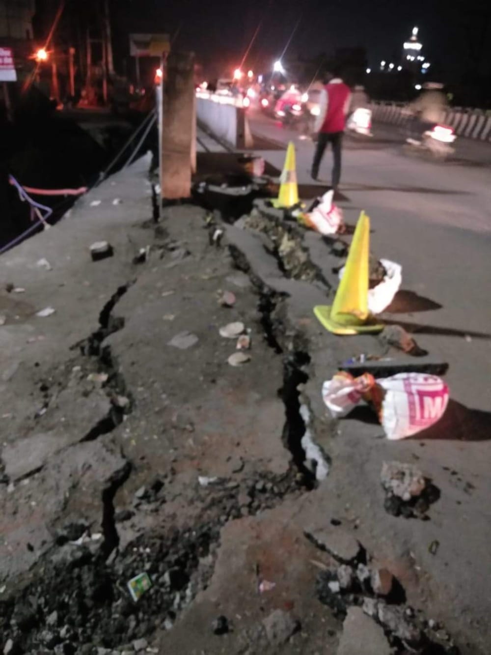 crack on Two year old bridge in Dehradun