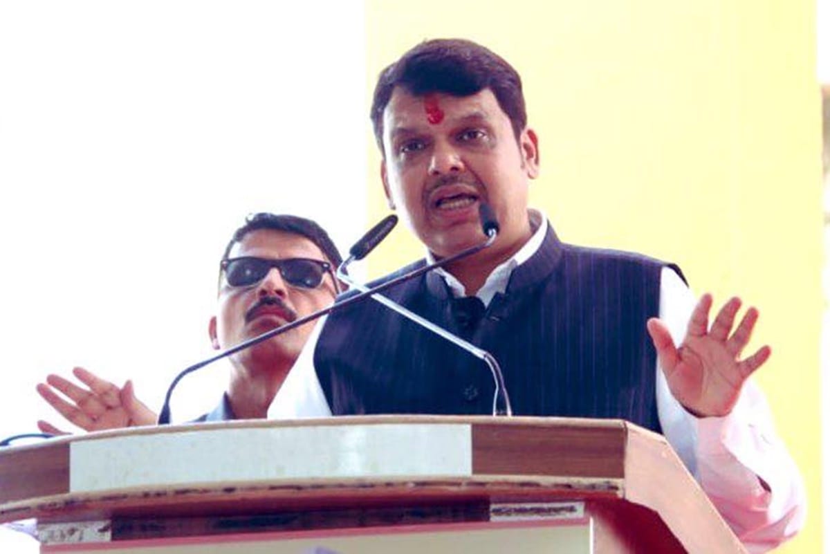 Raut allege indira of meeting karim lala, devendra fadnavis want answer from sonia, rahul priyanka