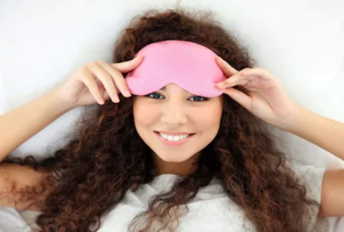 Important things girls must carry during trips