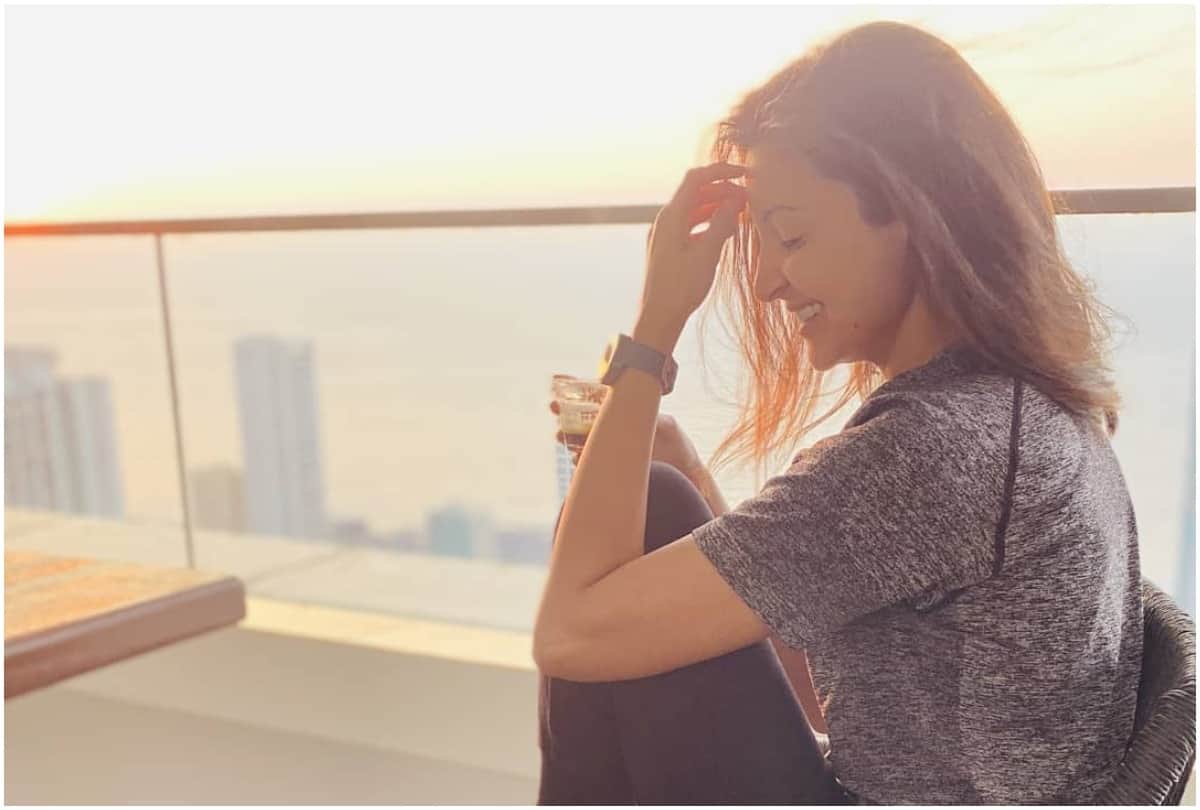anushka sharma no makeup look in latest social media post