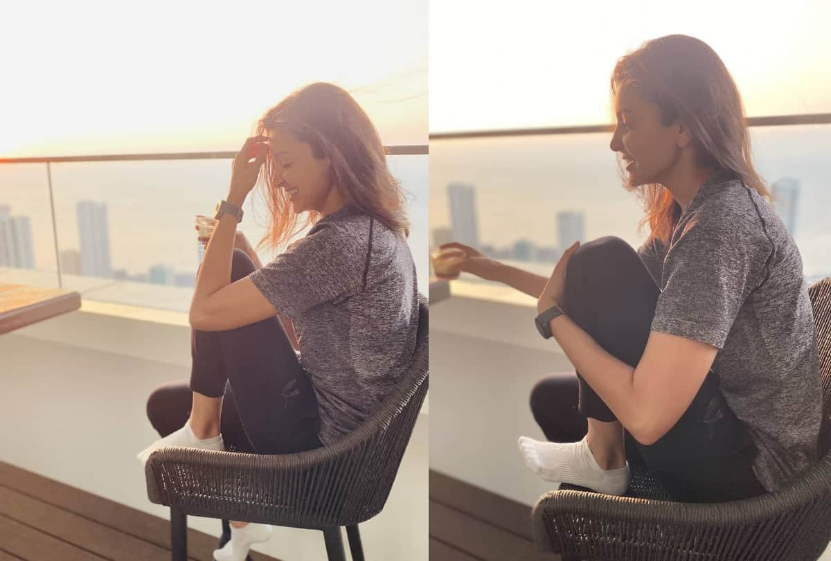 anushka sharma no makeup look in latest social media post