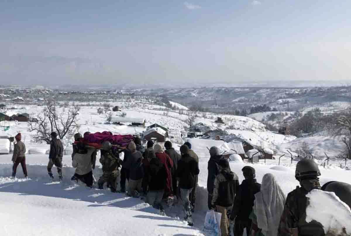 Indian Army carried critically ill pregnant woman and airlifted her for specialised medical care