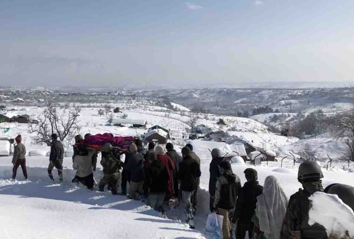 Indian army personnel carry pregnant lady to hospital who trapped in snowfall