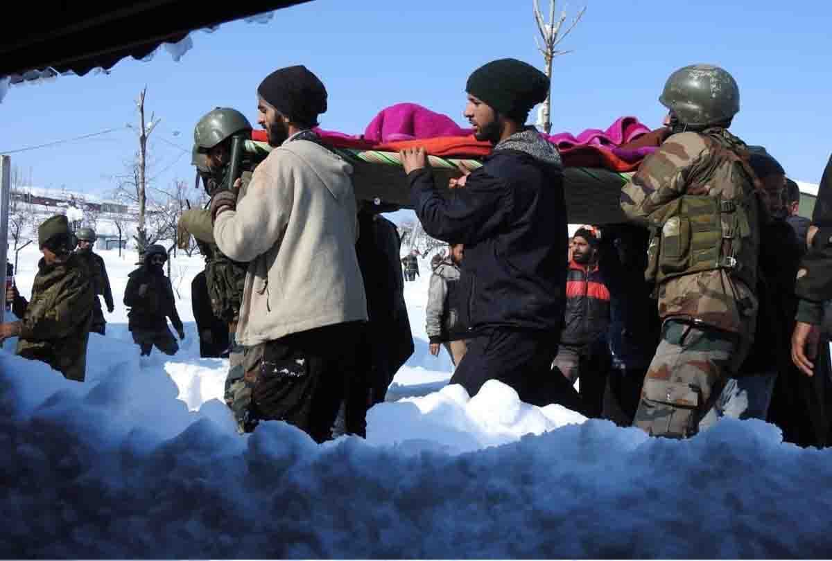 Army patrol walked 2 km in snow to reach old man who trapped in snowfall