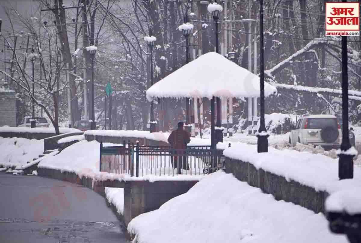 Snowfall in Vaishno Devi, along with entire Jammu-Kashmir, highway and several link routes cloesd