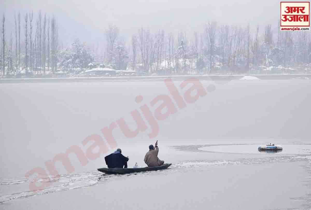Snowfall in Vaishno Devi, along with entire Jammu-Kashmir, highway and several link routes cloesd
