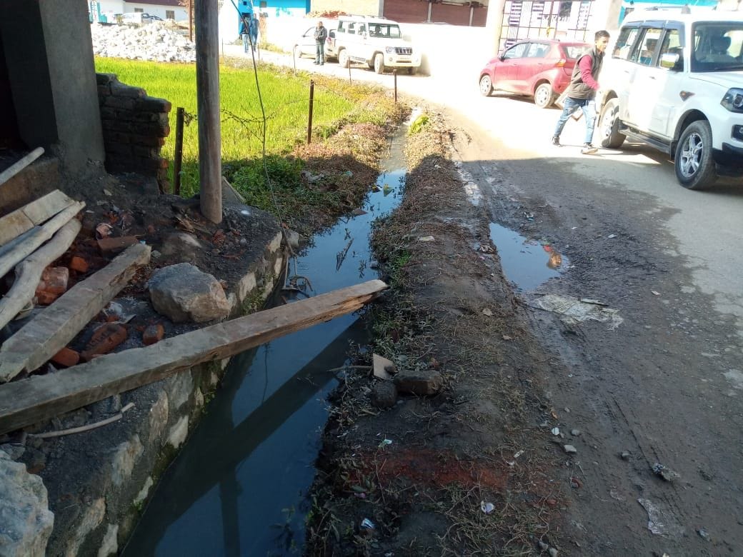 Dirty water entering houses near Mandalasera bypass