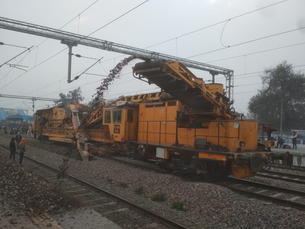 Change of railway track sleepers